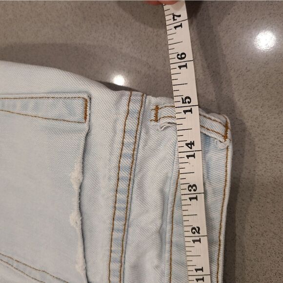 Signature 8 High-Rise Distressed White Denim Shorts Size Large - Picture 11 of 12